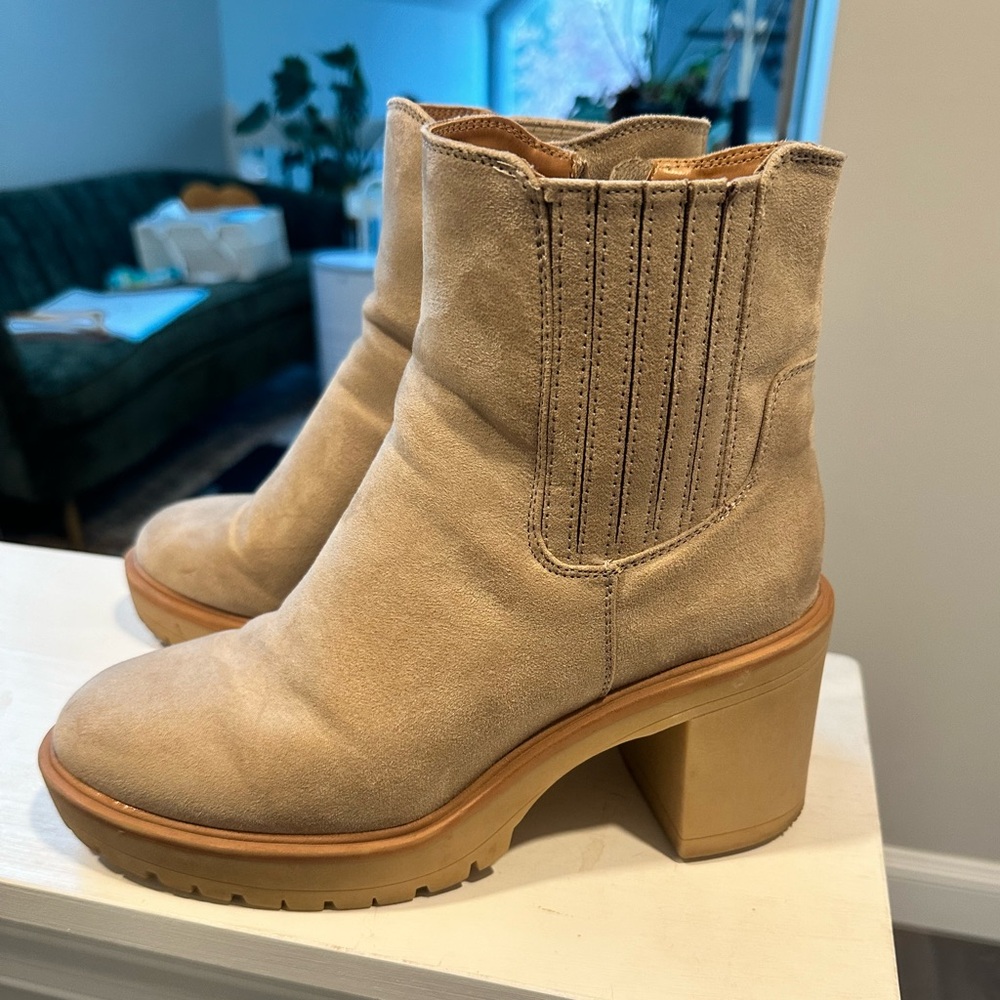 Universal thread booties sz7